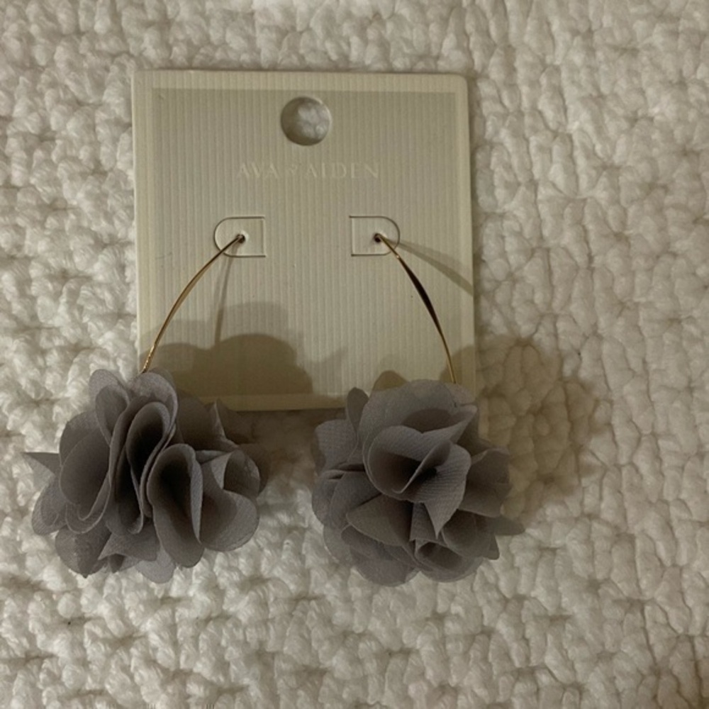 Ava and Aiden Gray Earrings